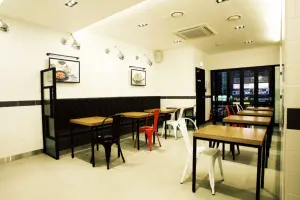 블랙앤화이트 모던 캐주얼 레스토랑 인테리어